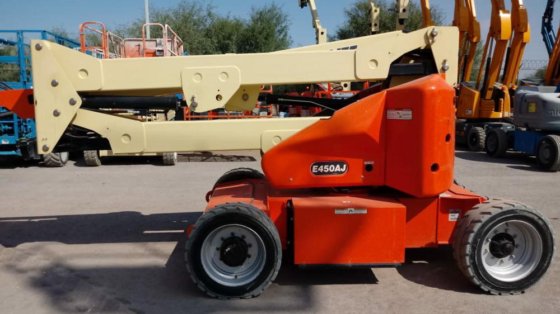 JLG E450AJ Lift picture