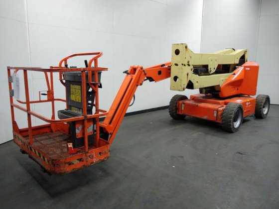 JLG E450AJ Lift picture