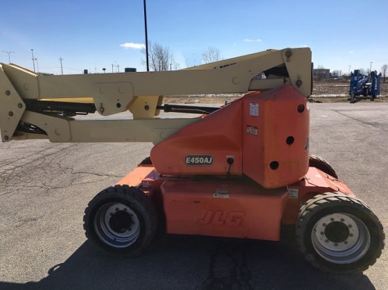 JLG E450AJ Lift picture