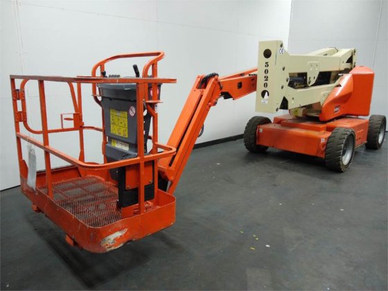 JLG E450AJ Lift picture