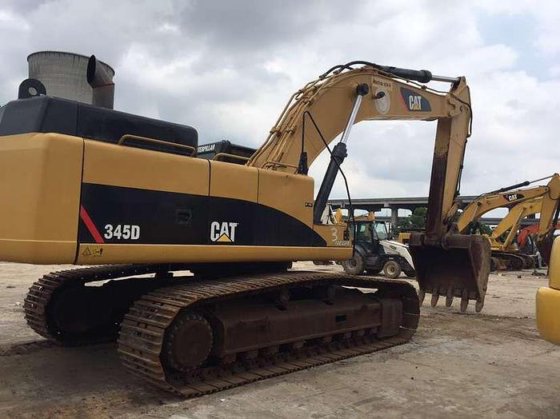 Caterpillar 345D Excavator picture
