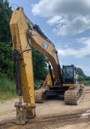 Caterpillar 345D L Excavator picture