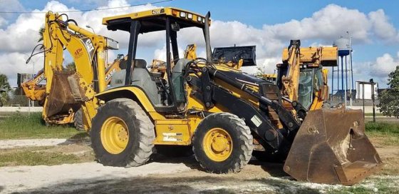 Caterpillar 420D Backhoe Loader picture