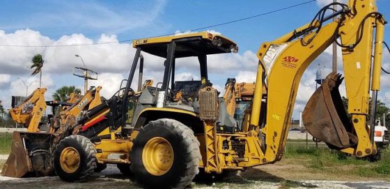 Caterpillar 420D Backhoe Loader picture