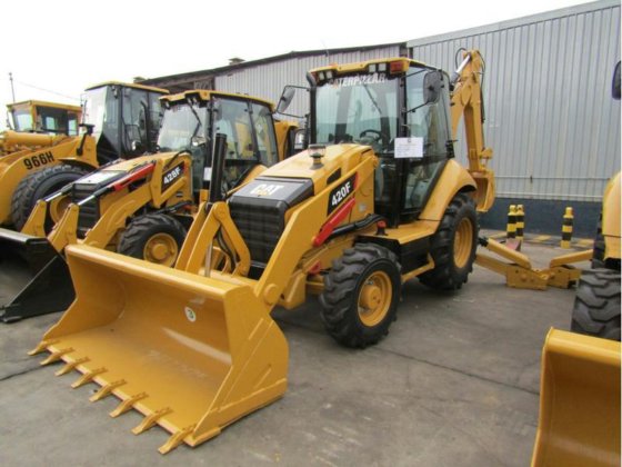 Caterpillar 420F Backhoe Loader picture