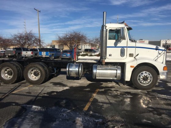 Peterbilt 385 Transportation & Trailer picture