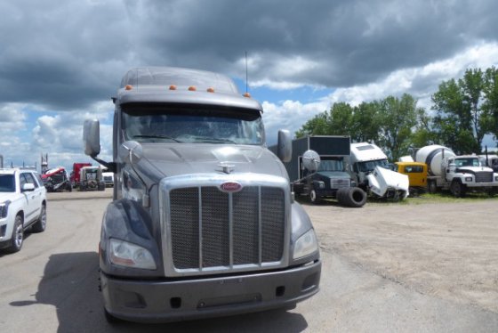 Peterbilt 387 Conventional truck picture