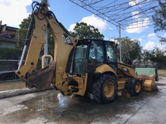 Caterpillar 450E Backhoe Loader picture