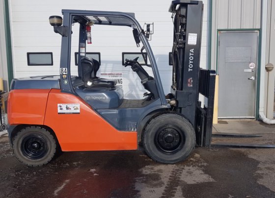 Toyota 8FD45U Forklift picture