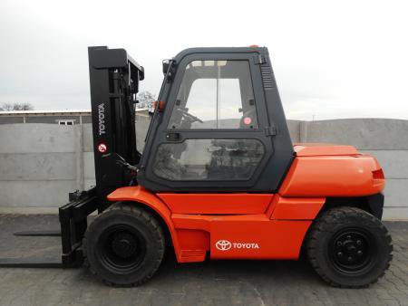 Toyota 5FD60 Forklift picture