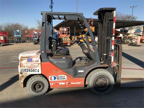 Toyota 8FDU30 Forklift picture