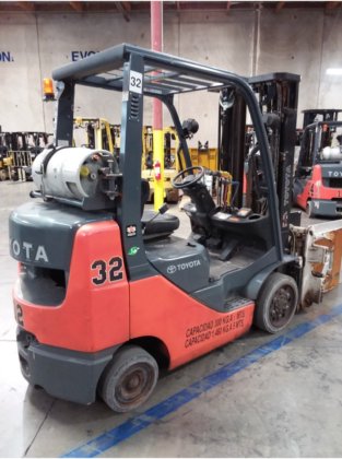 Toyota 8FGCU25 Forklift picture