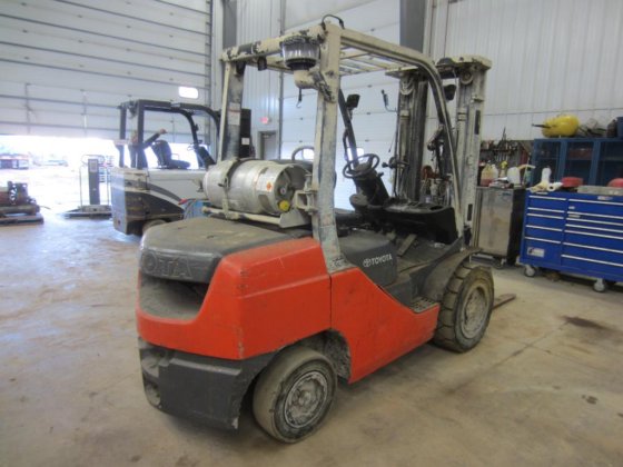 Toyota 8FGU30 Forklift picture