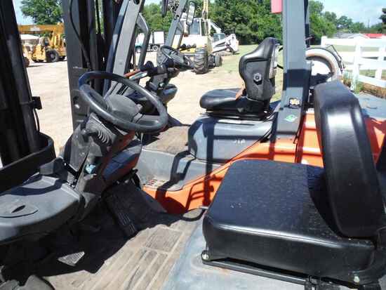 Toyota 8FGU32 Forklift picture