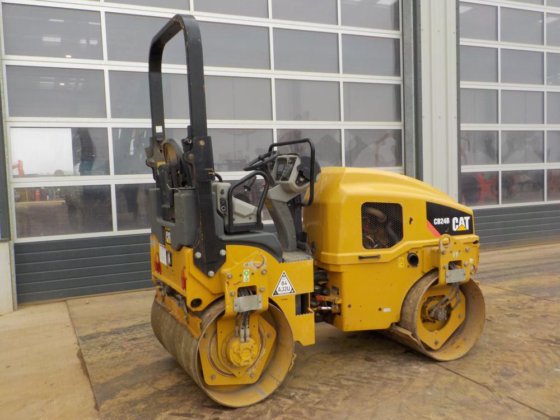 Caterpillar CB24B Compactor picture