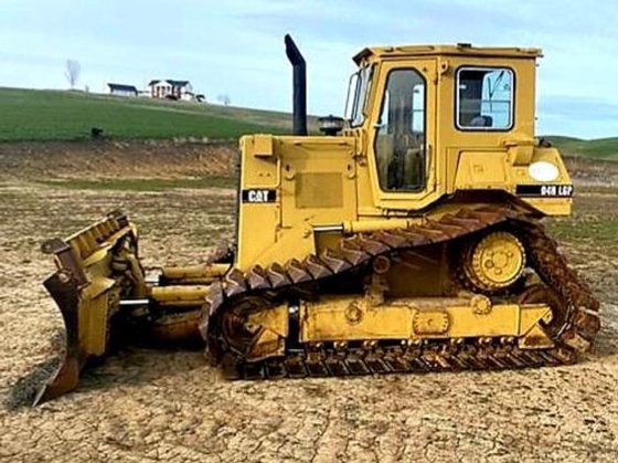 Caterpillar D4H Dozer picture