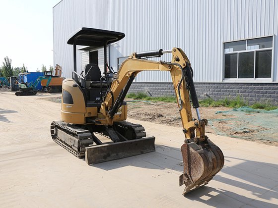 Caterpillar 302 Excavator picture