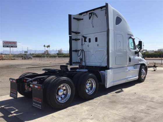 Freightliner CASCADIA EVOLUTION Conventional truck picture