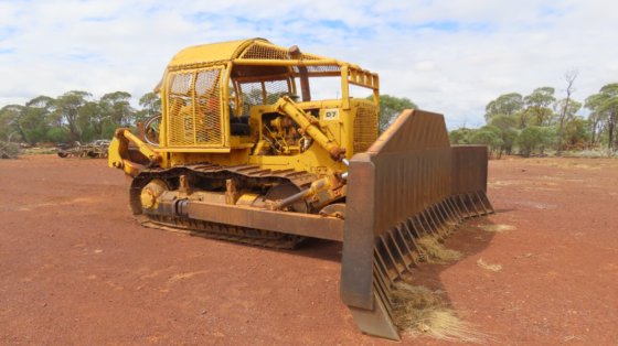 Caterpillar D7F Dozer picture