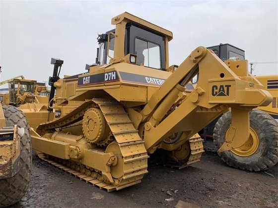 Caterpillar D7H Dozer picture