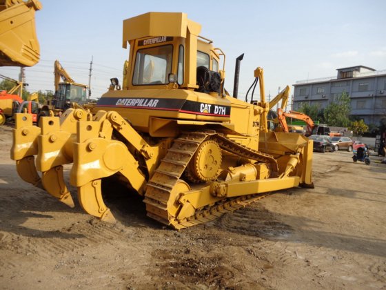 Caterpillar D7H Dozer picture