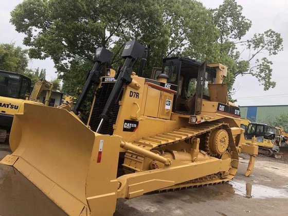 Caterpillar D7R Dozer picture