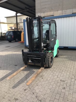 Mitsubishi FD25N Forklift picture