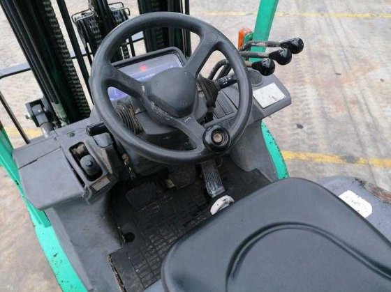 Mitsubishi FD25N Forklift picture