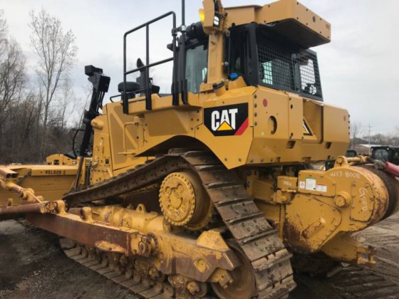 Caterpillar D8T Dozer picture