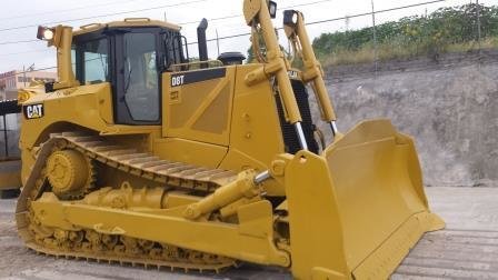 Caterpillar D8T Dozer picture
