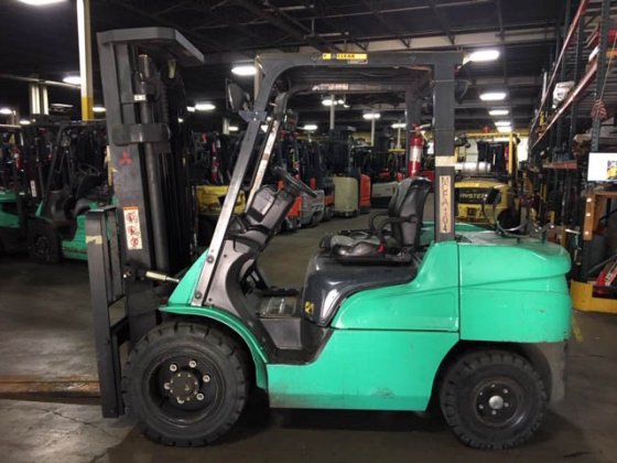 Mitsubishi FG35N Forklift picture