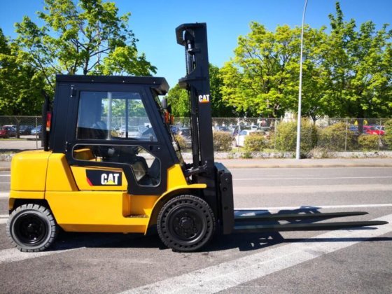 Caterpillar DP40K Forklift picture