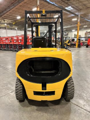 Caterpillar DP40K Forklift picture