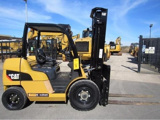 Caterpillar DP40N Forklift picture