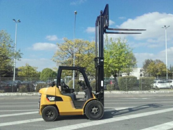 Caterpillar DP40N Forklift picture