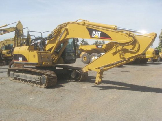 Caterpillar 320 Excavator picture