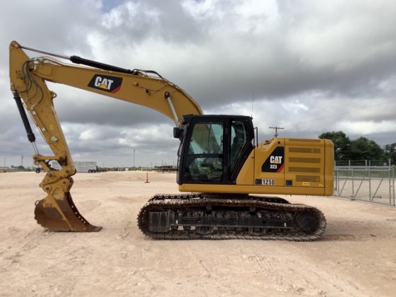 Caterpillar 323 Excavator picture