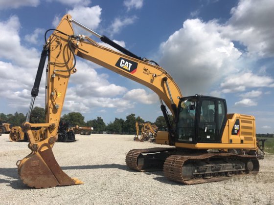Caterpillar 323 Excavator picture
