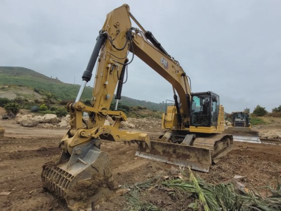 Caterpillar 335 Excavator picture