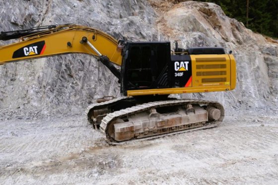 Caterpillar 340 Excavator picture