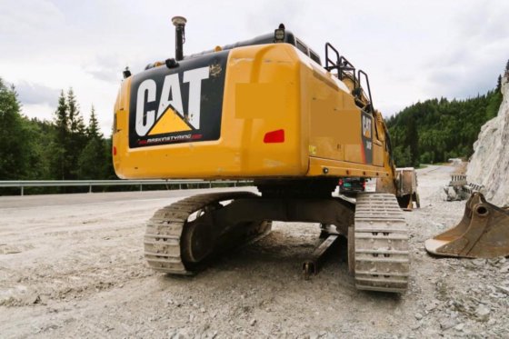 Caterpillar 340 Excavator picture