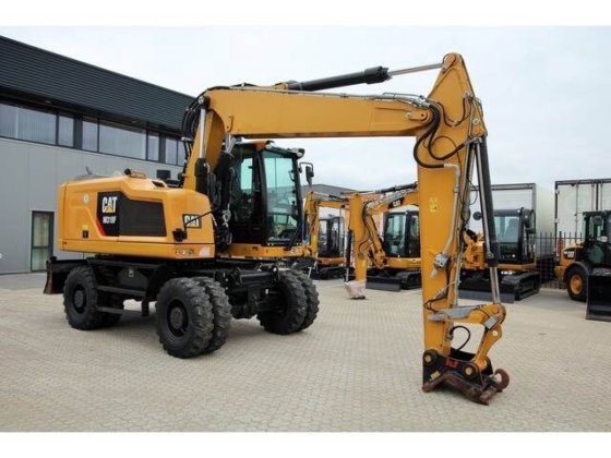 Caterpillar M318F Excavator picture