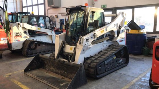 Bobcat T870 Compact Track Loader picture