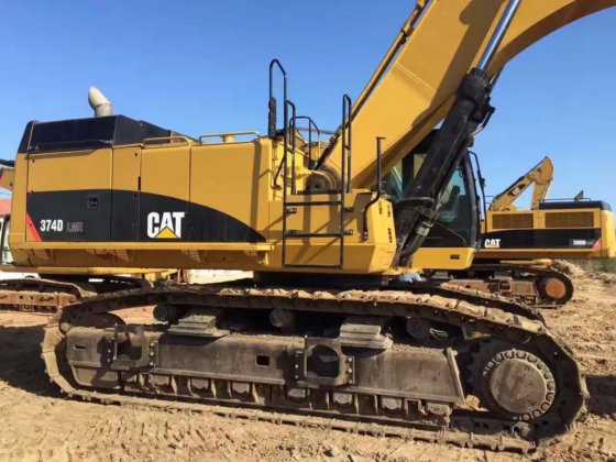 Caterpillar 374 Excavator picture