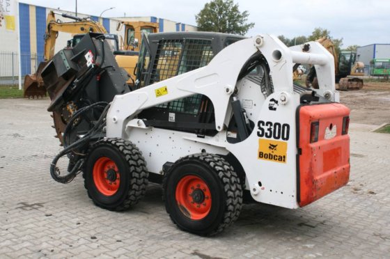 Bobcat S300 Skid Steer Loader picture