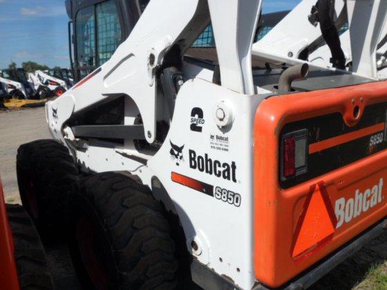 Bobcat S850 Skid Steer Loader picture