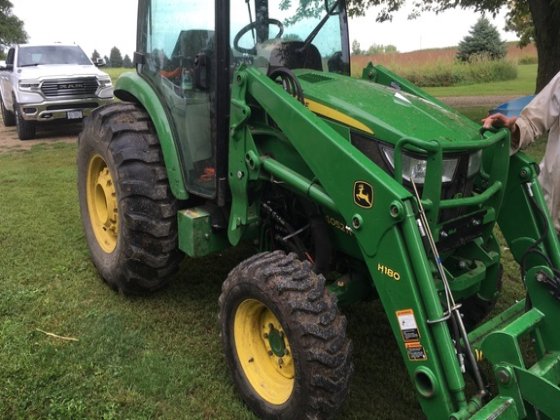 John Deere 4052R Tractor picture