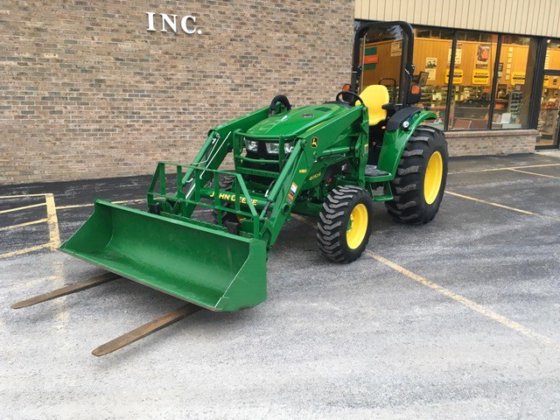 John Deere 4052R Tractor picture