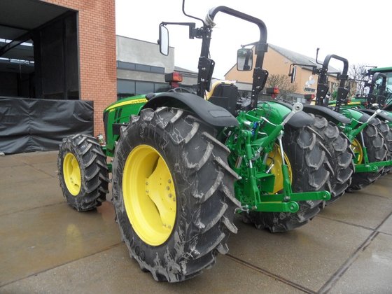 John Deere 5085M Tractor picture