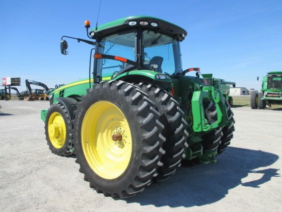 John Deere 8310R Tractor picture